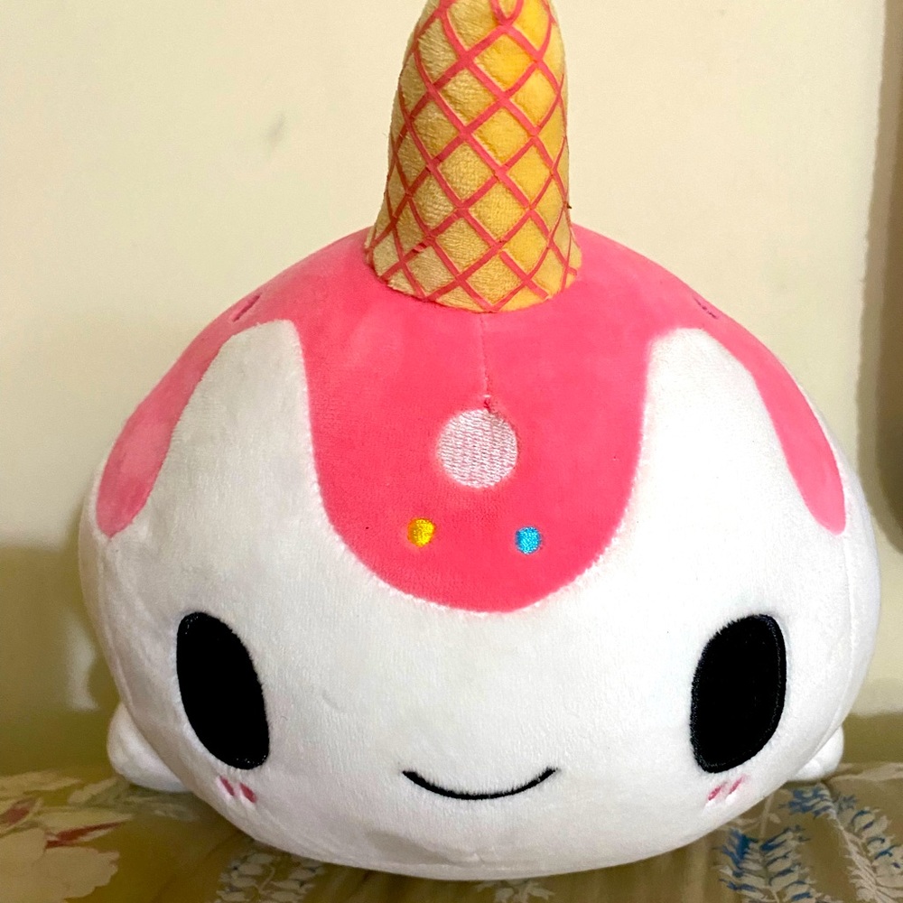 15" Tasty Peach Studios Vanilla-Berry
Nomwhal Plush Kawaii Ice Cream
